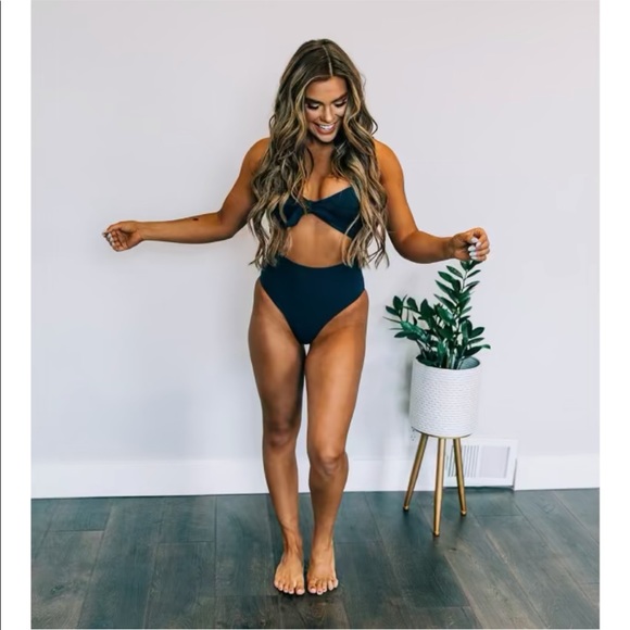 One-piece swimsuit - Picture 2 of 9